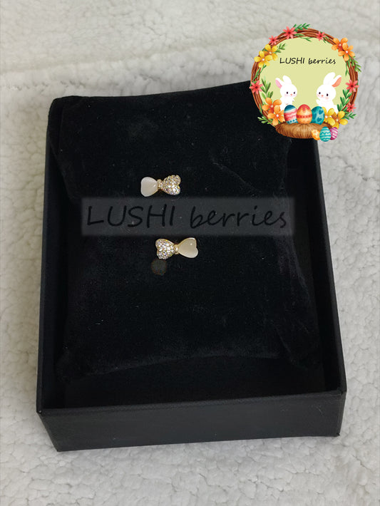 26_Cute Bow Stone stud