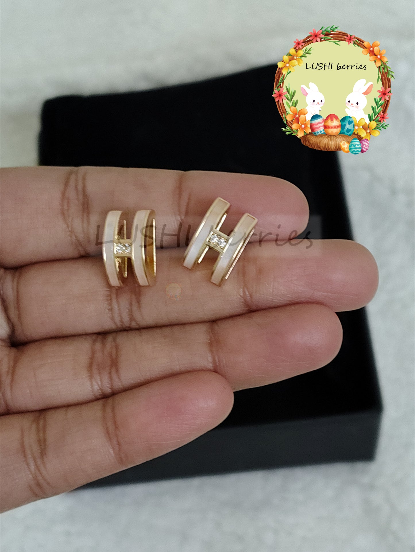 33_Beige Hoop Style Stud