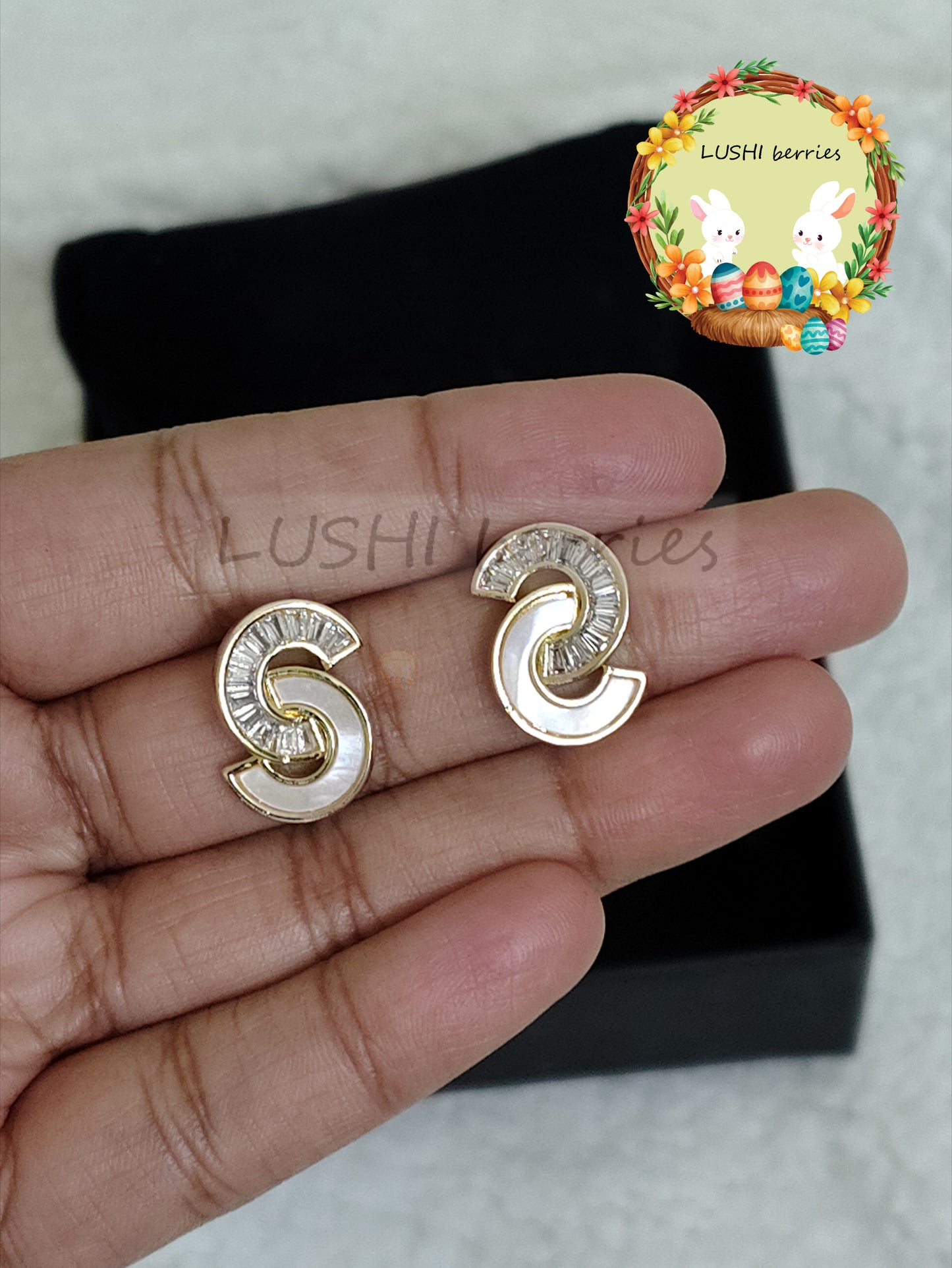35_Beige and White stone stud