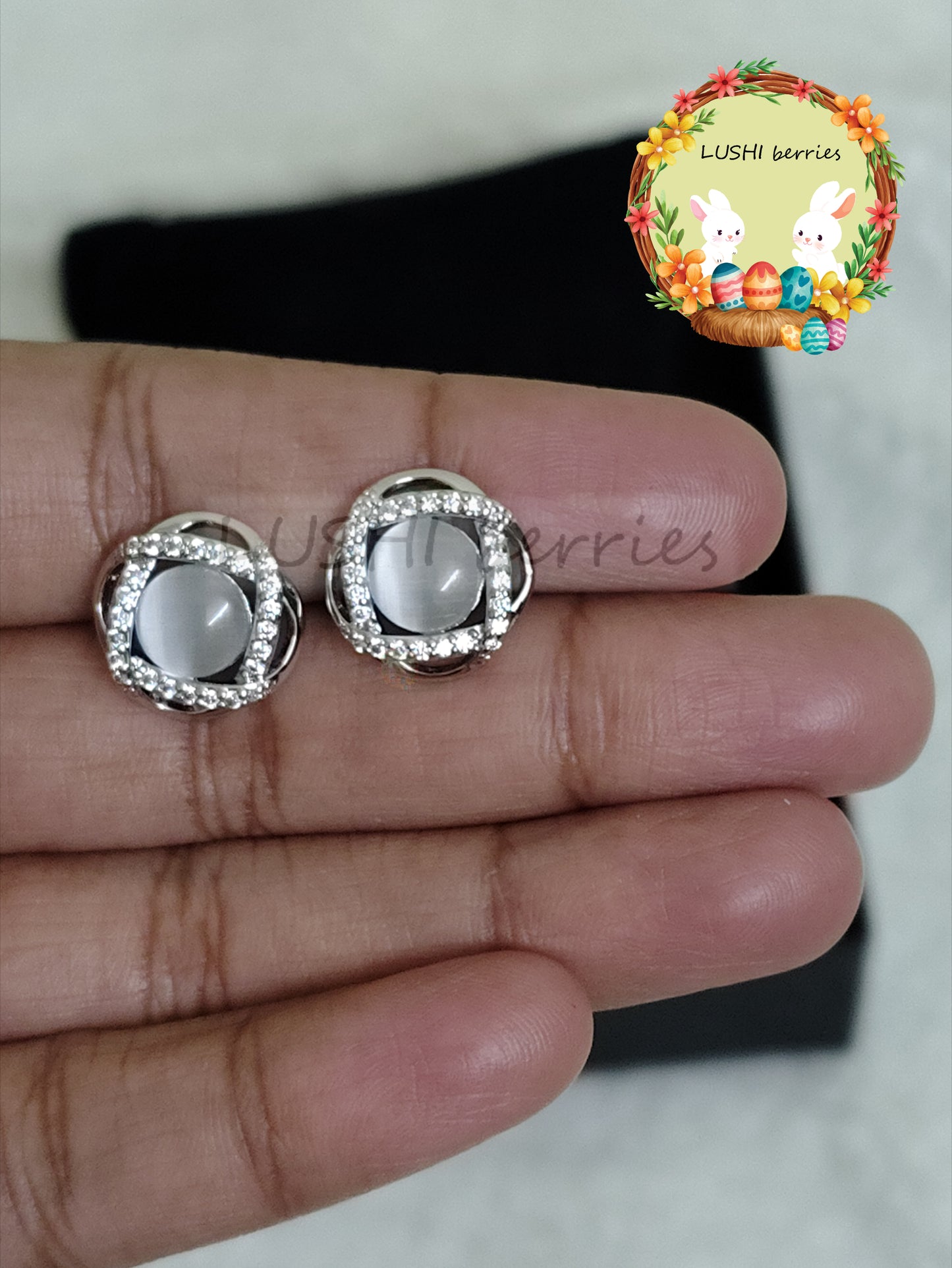 36_Grey and White stone stud