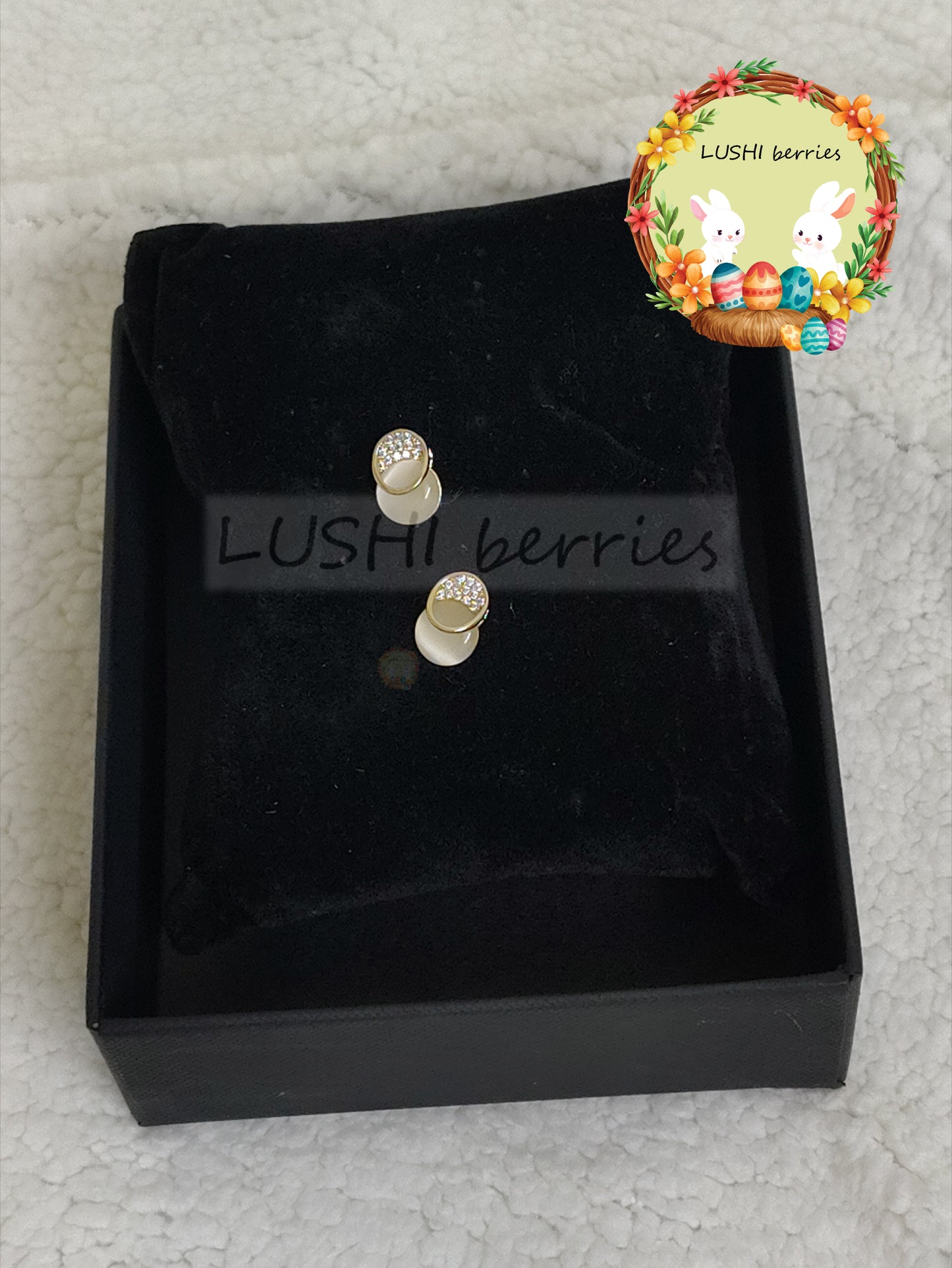46_Beige and White stone loop style Stud