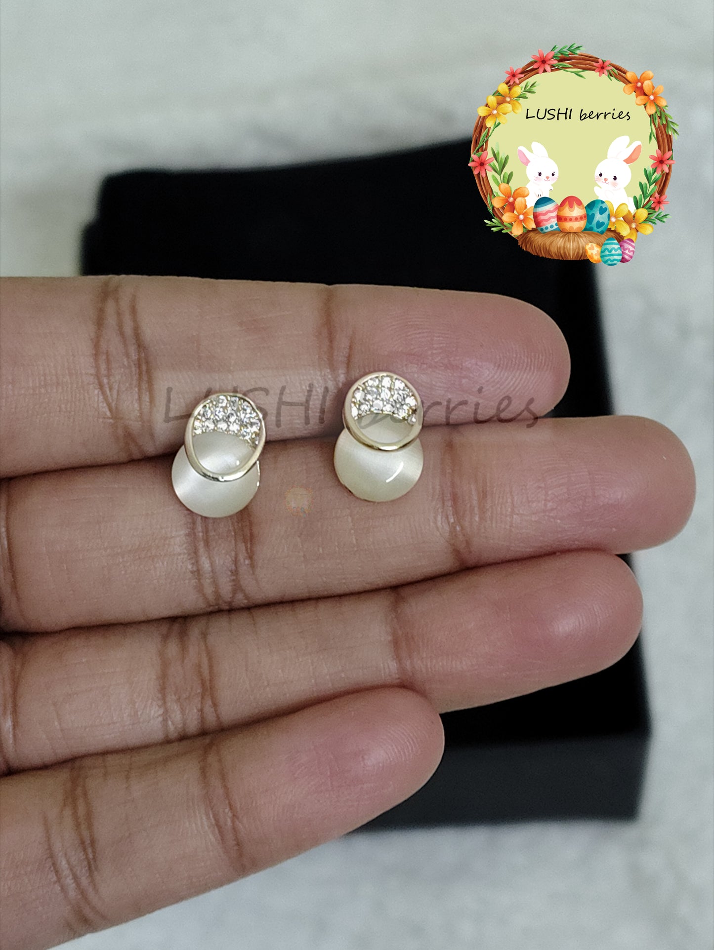 46_Beige and White stone loop style Stud