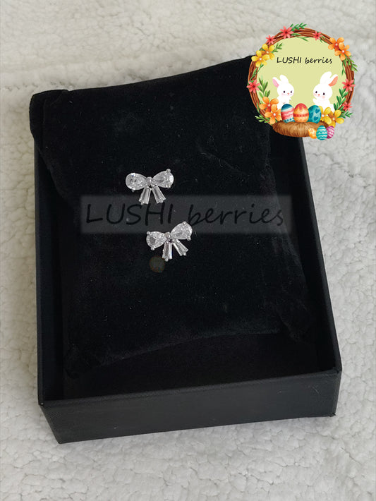 34_White Crystal Bow Stud