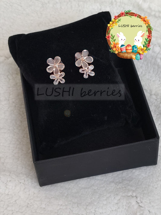 39_Rose Gold Flower Stud